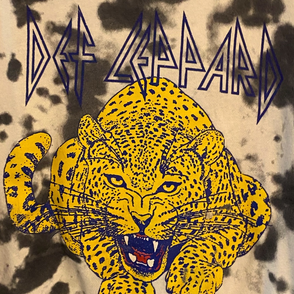 Women’s def leopard sweatshirt